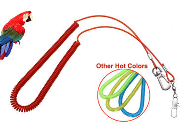 急なホック/Pinとのプラスチック赤いワイヤー コイルの締縄のオウムのはえの訓練の保証