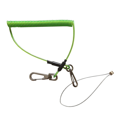旋回装置のホックが付いている明確な緑の巻き毛のプラスチック コイルの締縄各端