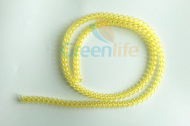 半透明で黄色い引き込み式のコイルのコード、平らな螺線形の一口のコイルの鎖1メートルの長さ